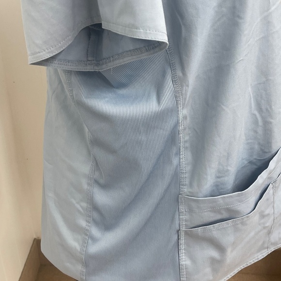 Med Works Epic Scrub Top Blue V-Neck 2XL Women’s 7300 Short Sleeve Pockets - Picture 3 of 5